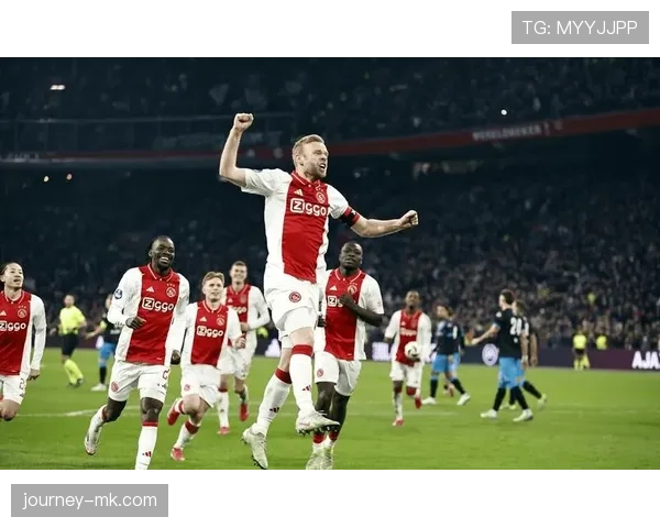 阿贾克斯防线焕然一新：新战术体系如何重塑球队防守格局