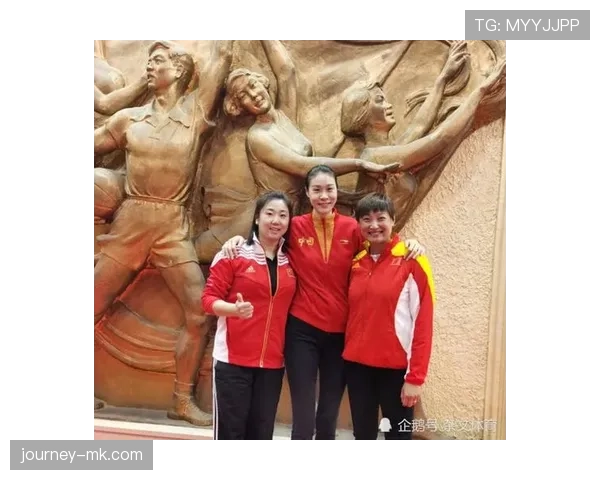 杨昊训练完直接啃鸡腿？这自律人设有点扛不住啊