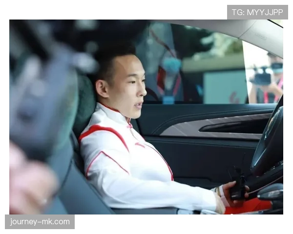 肖若腾今天又晒了他那豪车车队，普通人活成福布斯封面人物了？